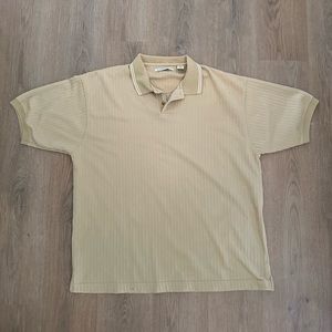 Retro men’s collared shirt.